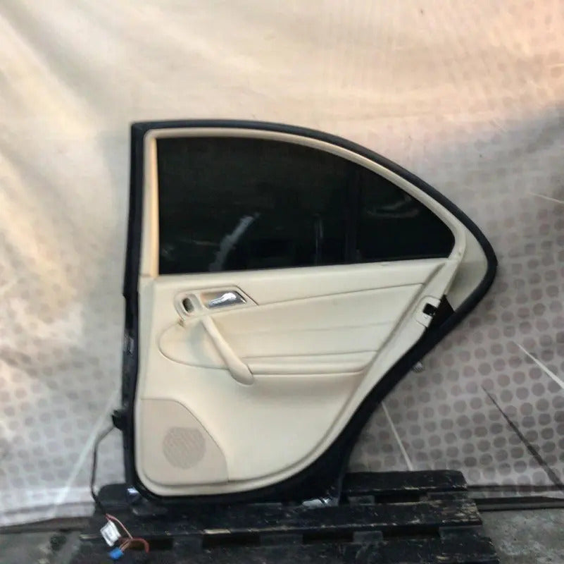 Puerta Trasera Mercedes Benz Clase C 2005 Derecha