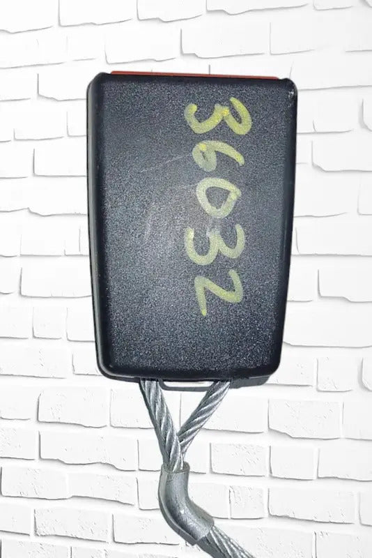 Cinturon De Seguridad Hembra Trasero  Bmw Serie 5 2016 Rh
