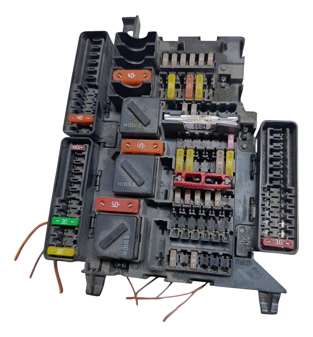 Caja De Fusibles Bmw Serie X2 2020