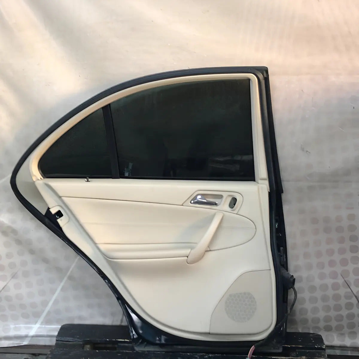 Puerta Trasera Mercedes Benz Clase C 2005izquierda