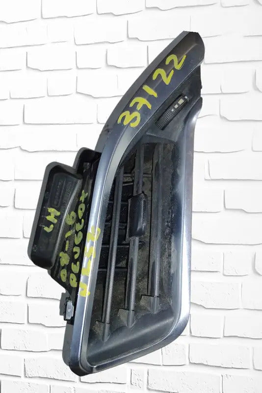 Difusor De A/c Lateral De Tablero Peugeot 2008 2016 Lh