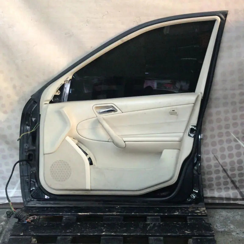 Puerta Delantera Mercedes Benz Clase C 2005 Derecha