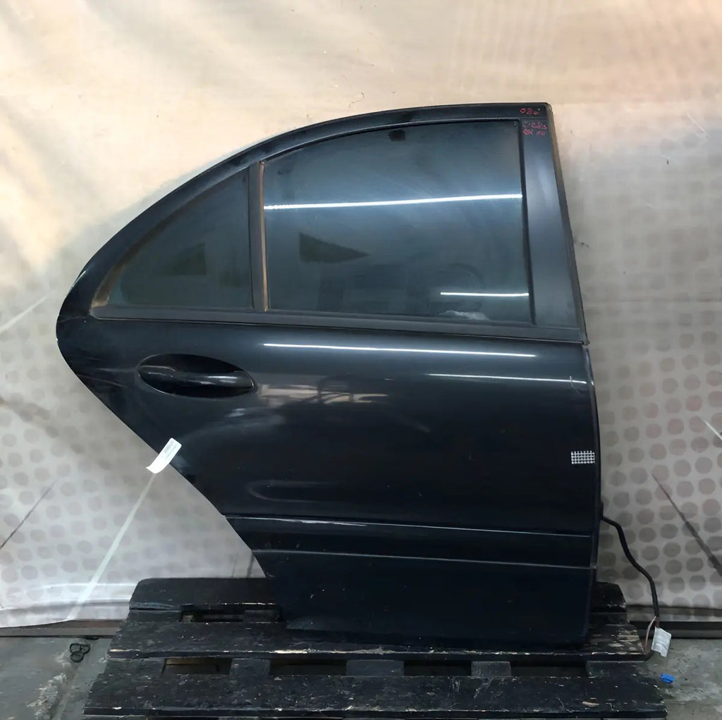 Puerta Trasera Mercedes Benz Clase C 2005 Derecha