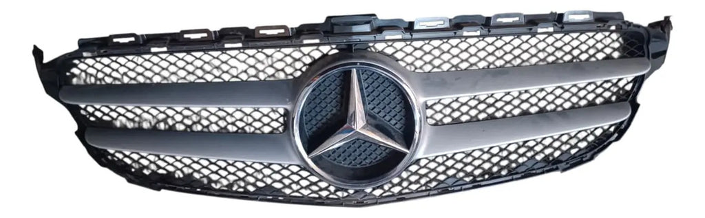 Parrilla Mercedes Benz Clase C 2016