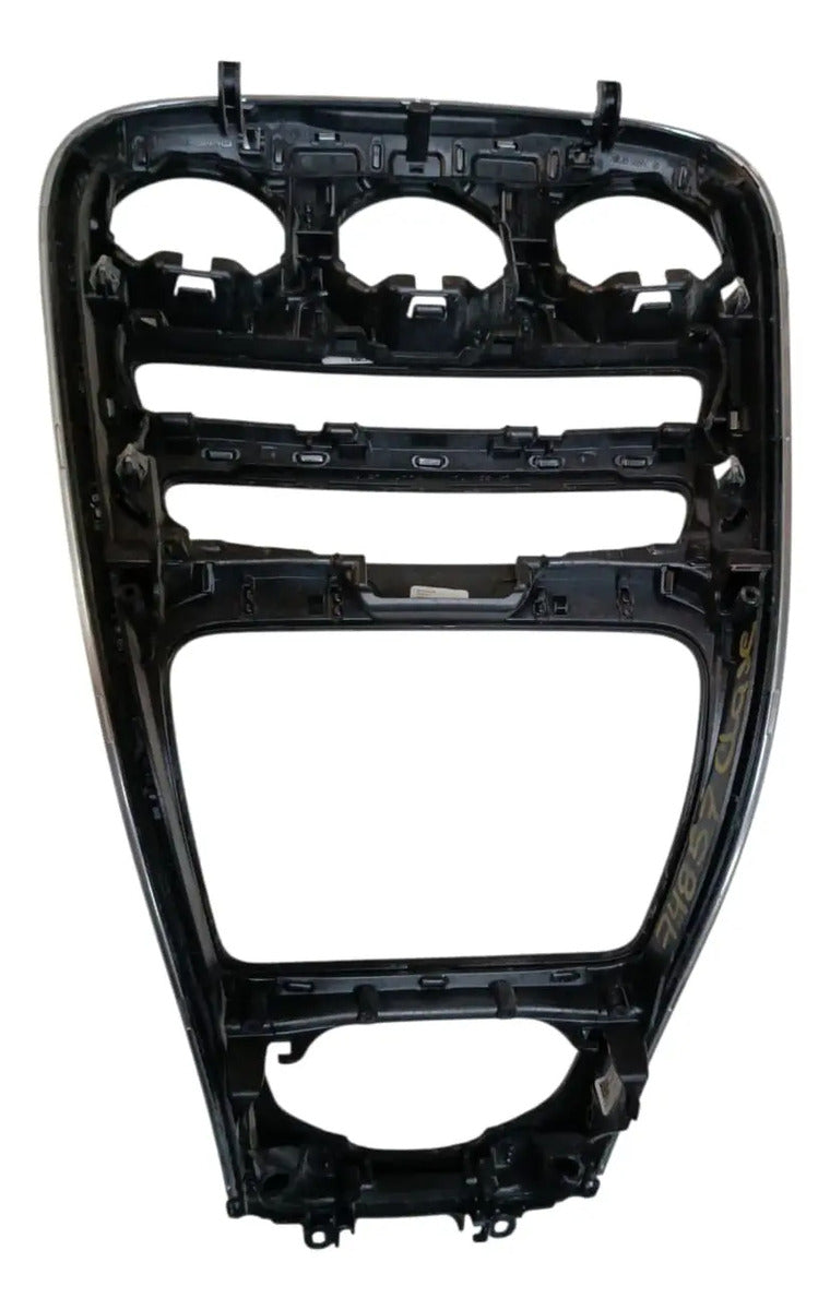 Moldura De Consola Central Mercedes Benz Clase C 2018 74857c