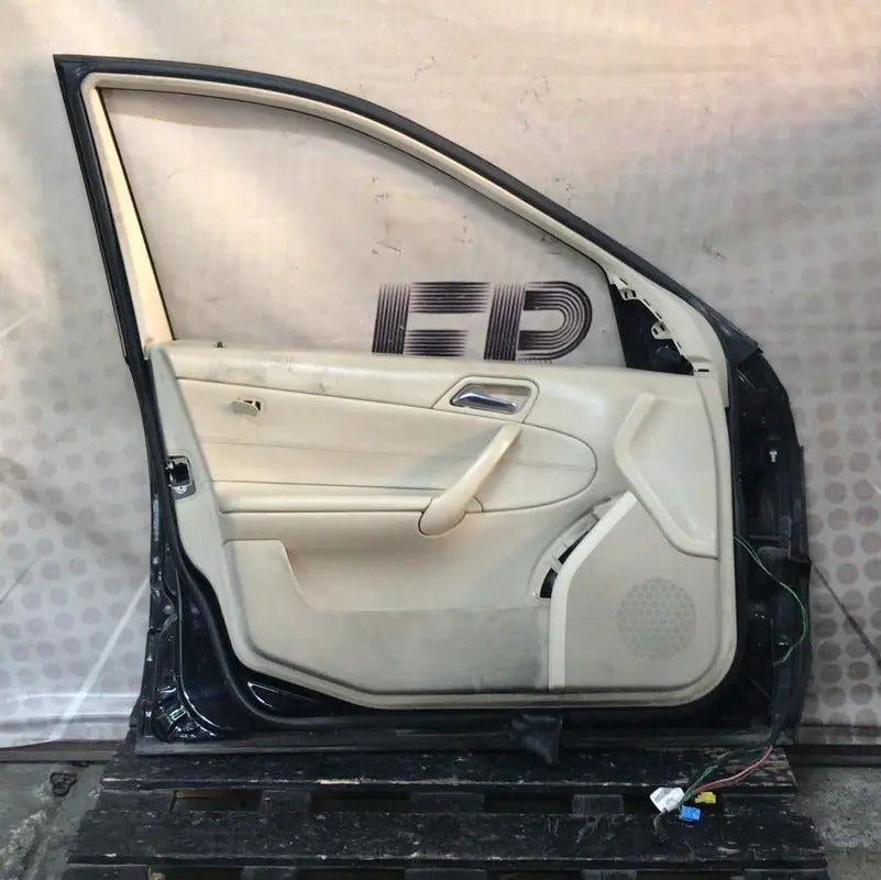 Puerta Delantera Mercedes Benz Clase C 2005izquierda