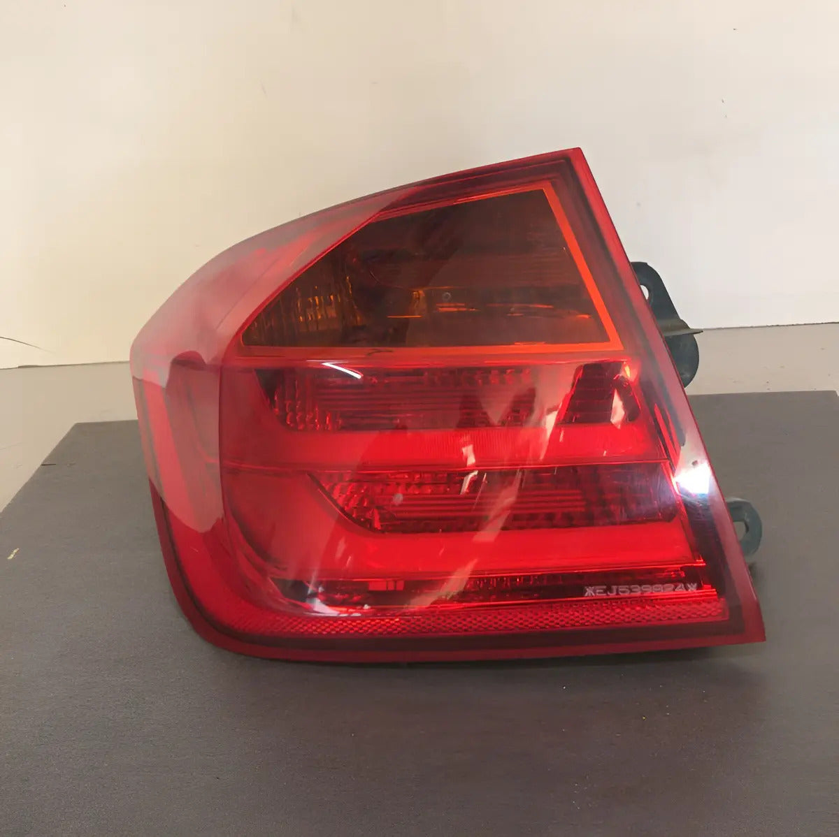 Calavera Bmw Serie 3 2015 Izquierda (daño En Mica)