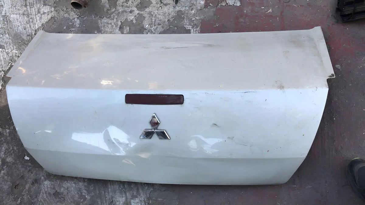 Cajuela Mitsubishi Galant 2004